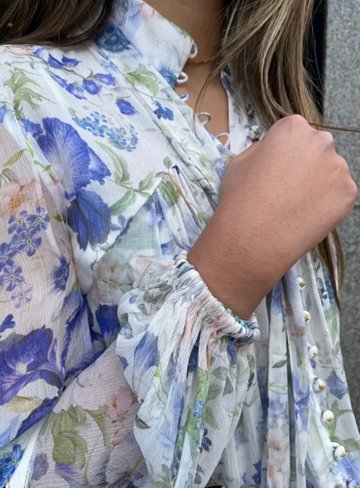 Blouse offwhite blauw roze met strik | DELSCHER. Fashion