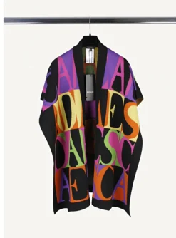 Cape zwart met kleurige letters | DELSCHER. Fashion