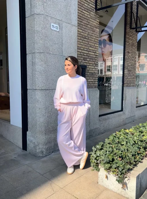 Pantalon tricou licht rose wijde fit | DELSCHER. Fashion