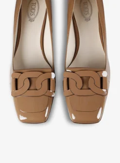 Pump kate lak camel bruin met logo | DELSCHER. Fashion
