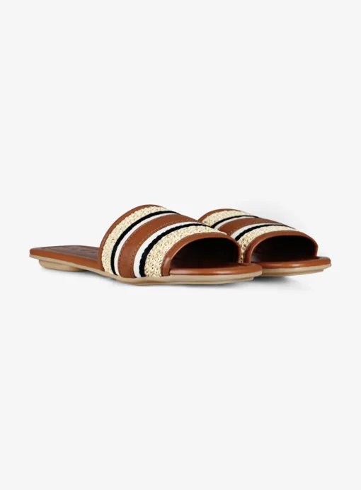 Slipper cognac raffia met logo band | DELSCHER. Fashion