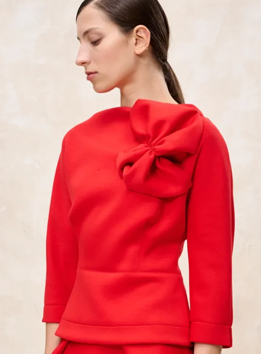 Top bianca scuba corsage rood | DELSCHER. Fashion